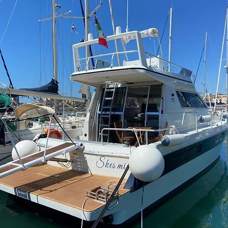 She'S Mine Yacht Otel Katanya Dış mekan fotoğraf